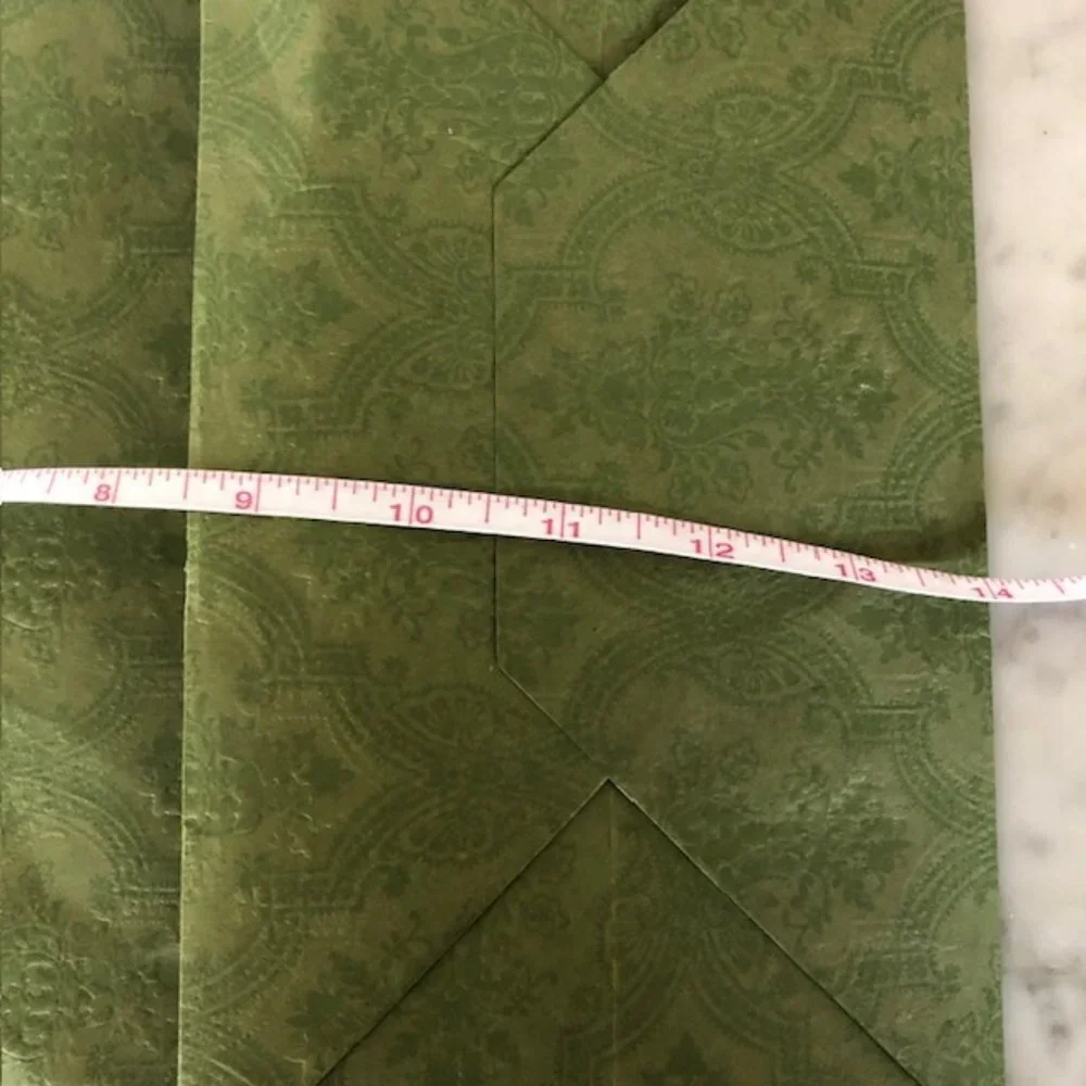 GUCCI Gift Present Set - Textured Green Logo Magnetic Box, Dust Bag & Gi…